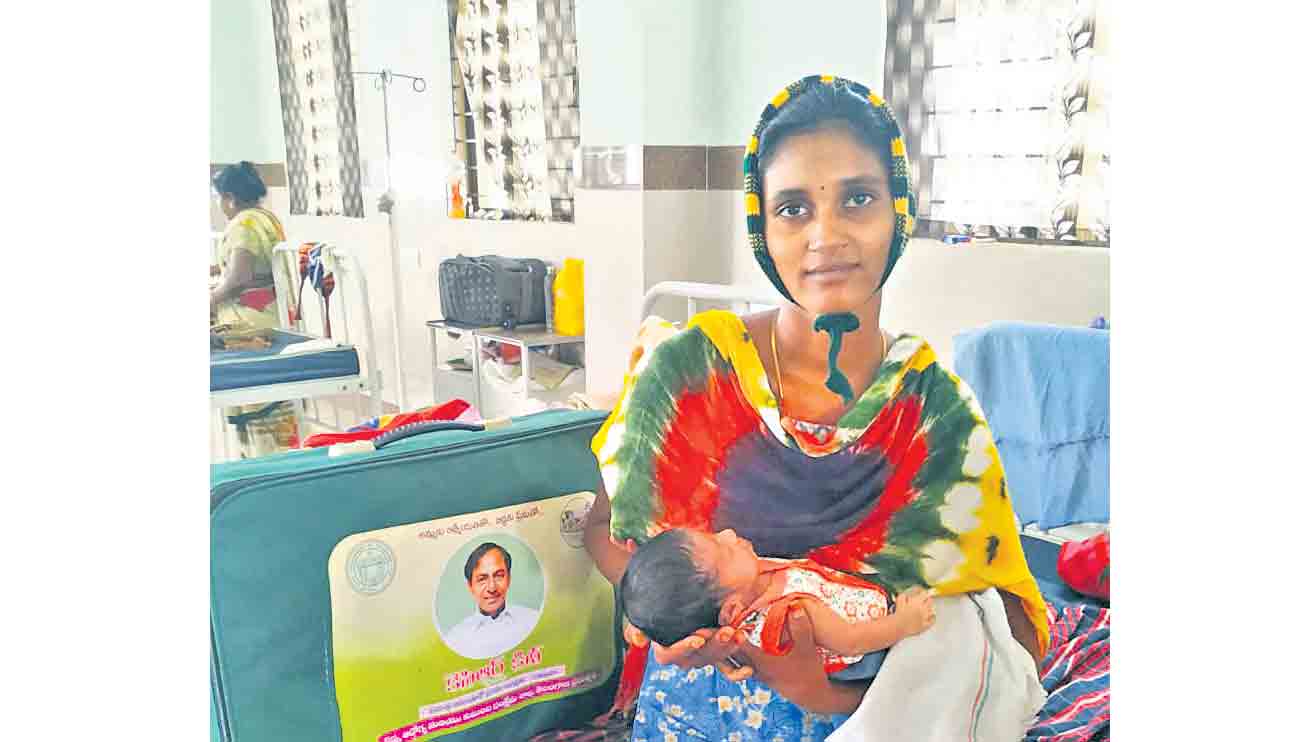 మొదటి కానుక కేసీఆర్‌ కిట్‌