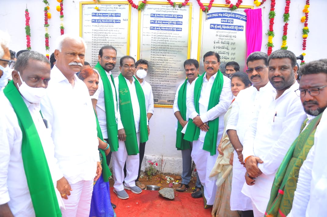 రైతును భుజాన ఎత్తుకున్న సీఎం కేసీఆర్: మంత్రి నిరంజన్‌రెడ్డి