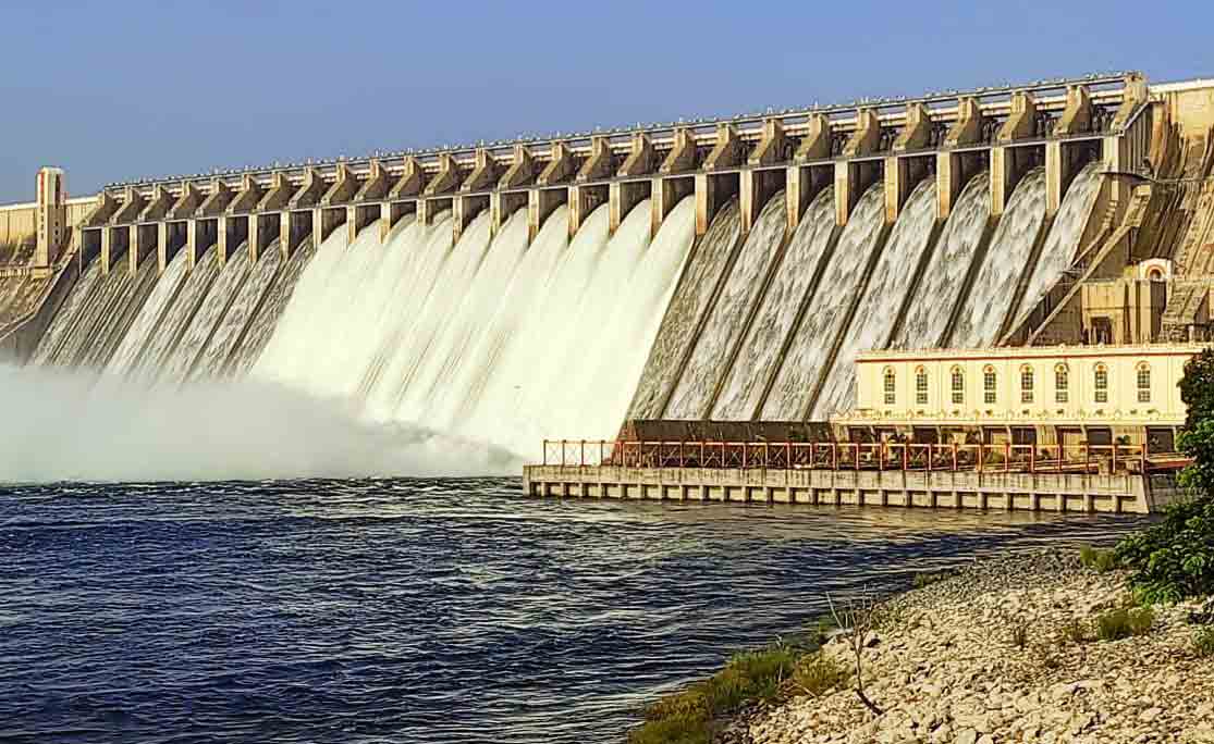Nagarjunasagar: 10 గేట్ల ద్వారా నీటి విడుదల