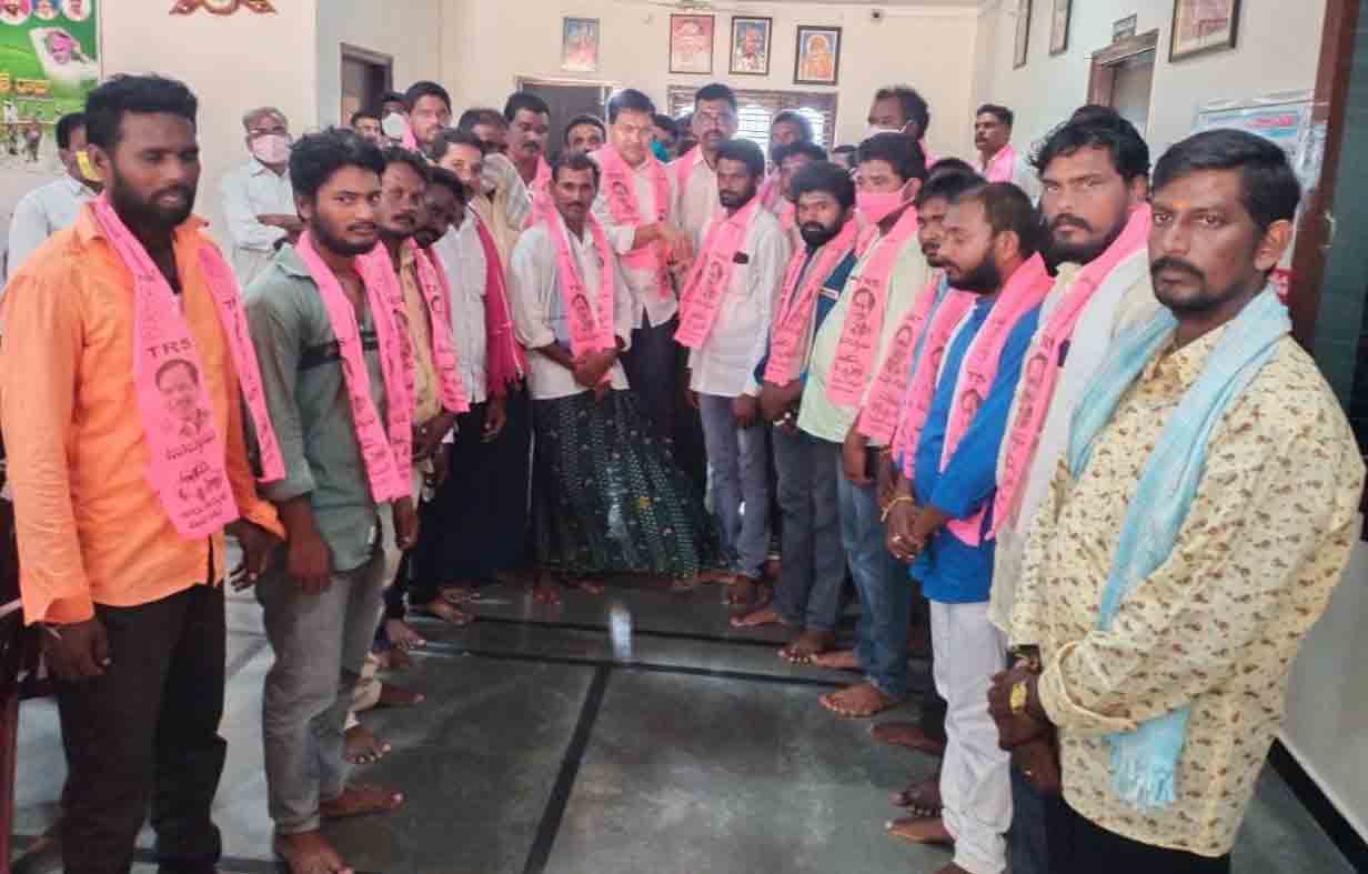Huzurnagar: సంక్షేమ పథకాలకు ఆకర్షితులై పార్టీలో చేరికలు.. ఎమ్మెల్యే సైదిరెడ్డి
