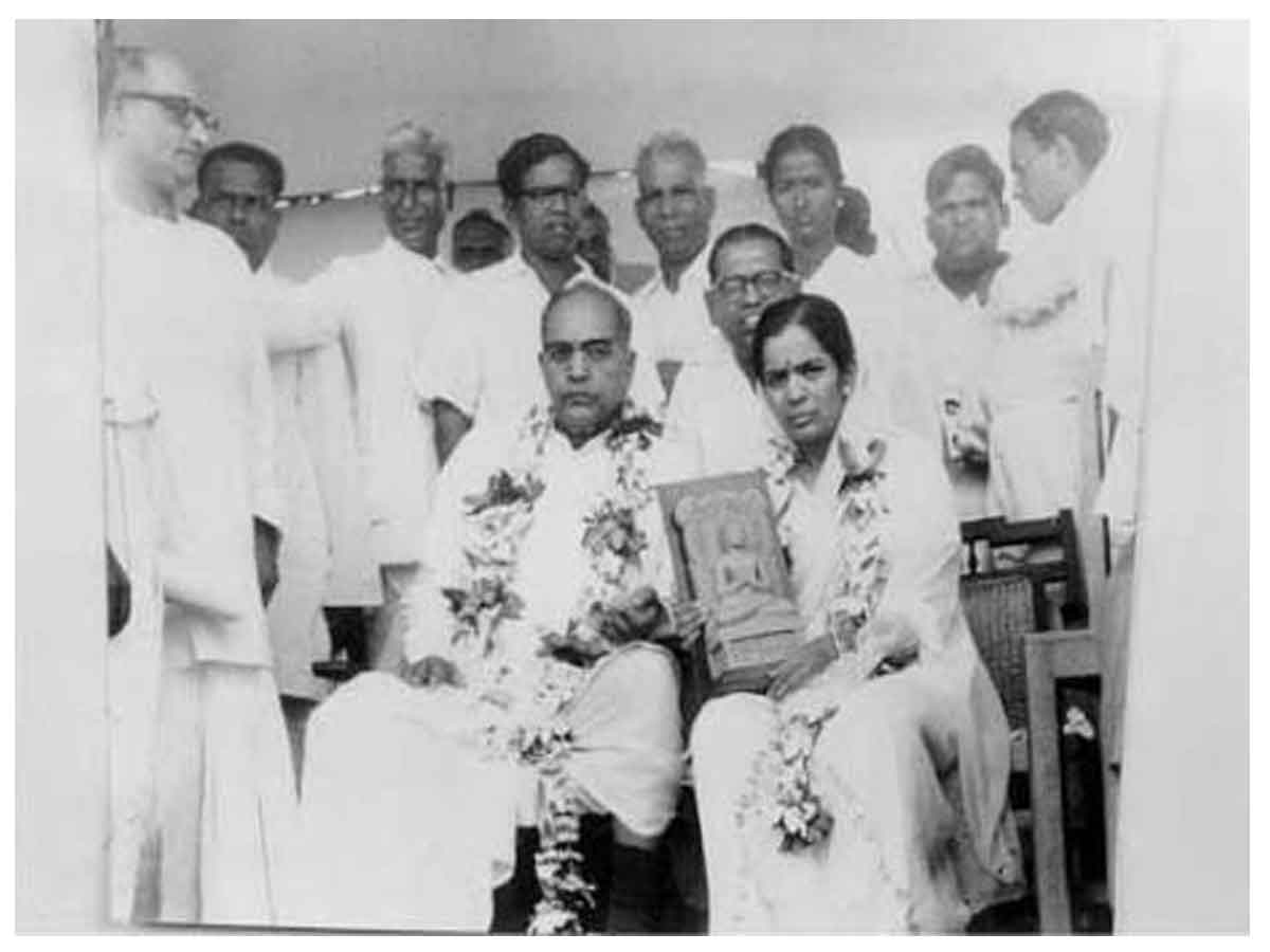 చరిత్రలో ఈరోజు : 3.65 లక్షల మందితో కలిసి బౌద్ధమతం స్వీకరించిన అంబేడ్కర్‌