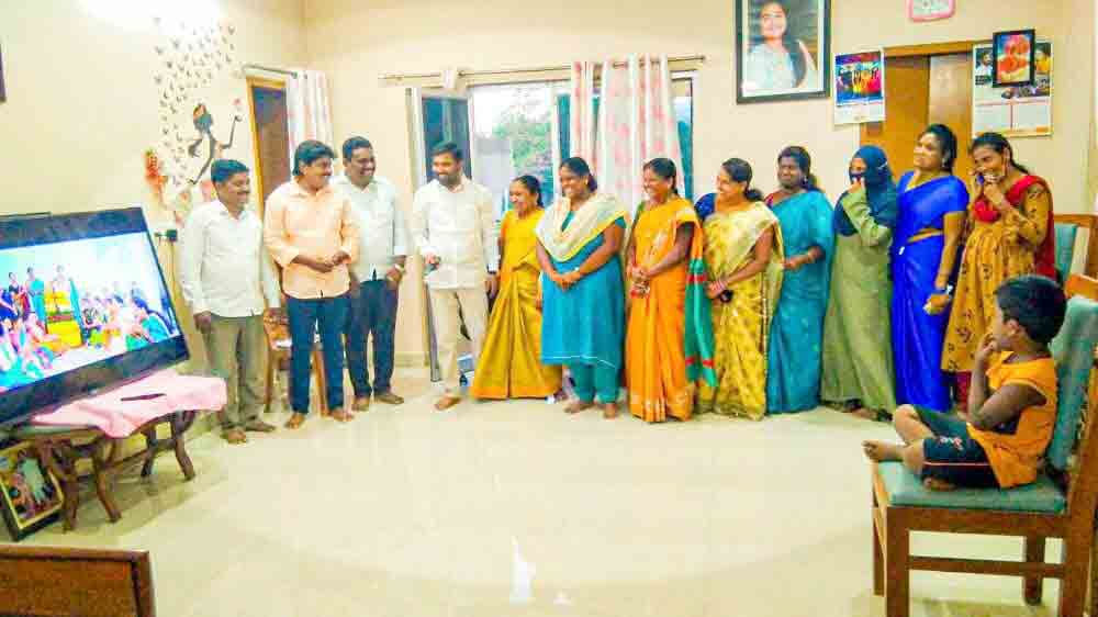 బతుకమ్మ వీడియో సాంగ్‌ను రిలీజ్‌ చేసిన ఎమ్మెల్యే