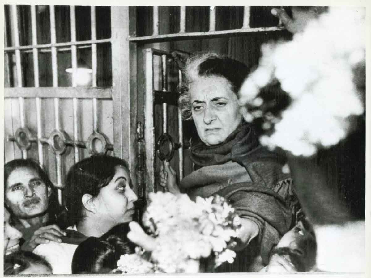 Indira Gandhi : జీపుల కొనుగోలు కేసులో ఇందిరా గాంధీ అరెస్ట్‌