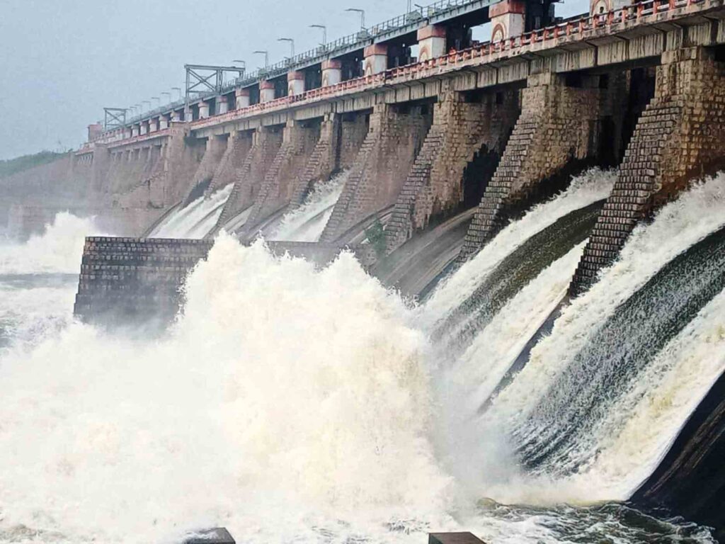 Moosi: 3 గేట్ల ద్వారా నీటి విడుదల