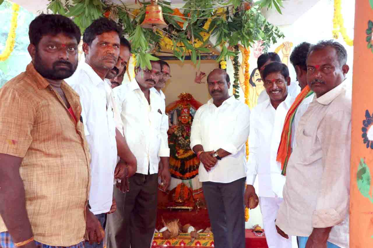 గ్రామ దేవతలను పూజించడం సంప్రదాయం: ఎమ్మెల్యే చిరుమర్తి లింగయ్య