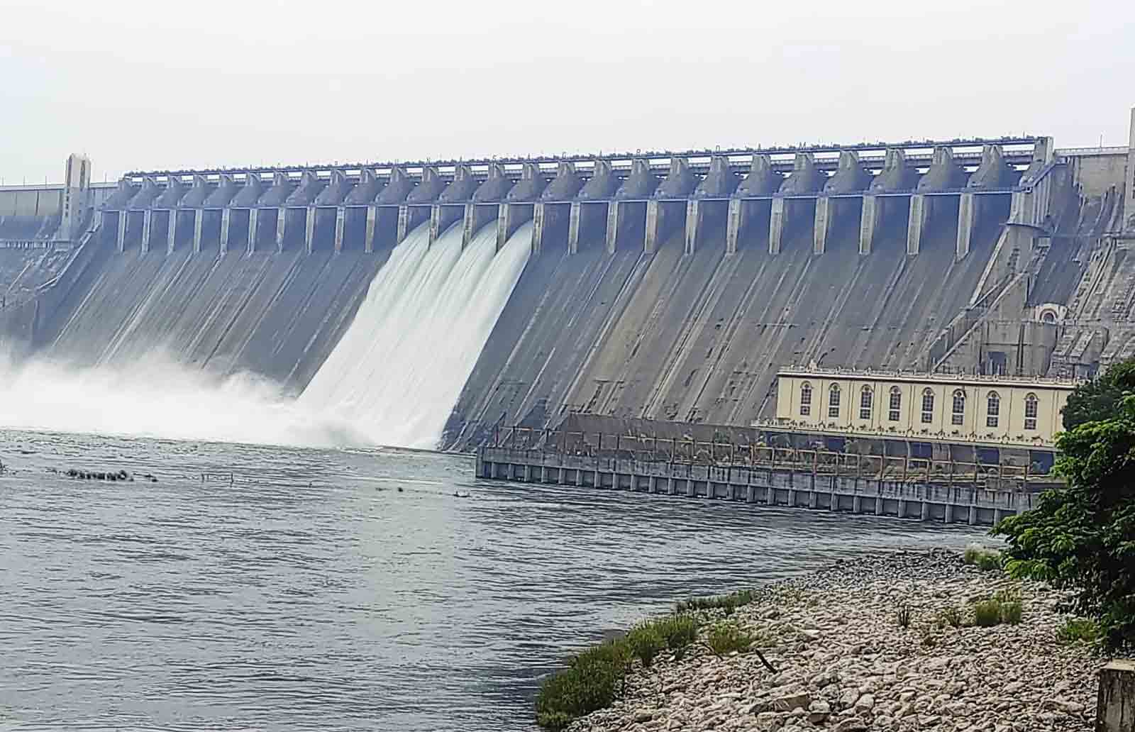 Nagarjunasagar: 4 గేట్ల ద్వారా నీటి విడుదల