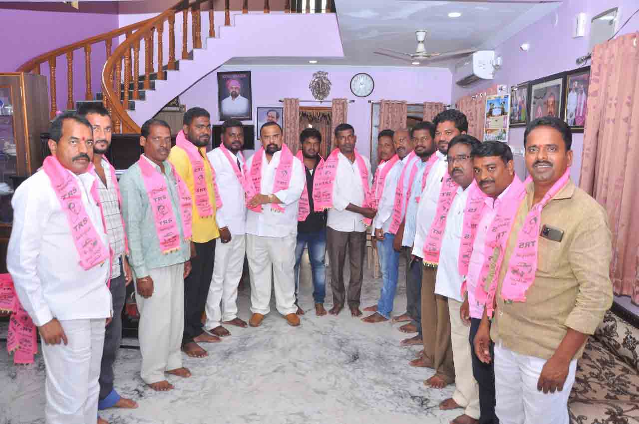 సీఎం కేసీఆర్ పథకాలకు ఆకర్షితులై పార్టీలో చేరికలు: డీసీసీబీ చైర్మన్ గొంగిడి మహేందర్‌రెడ్డి