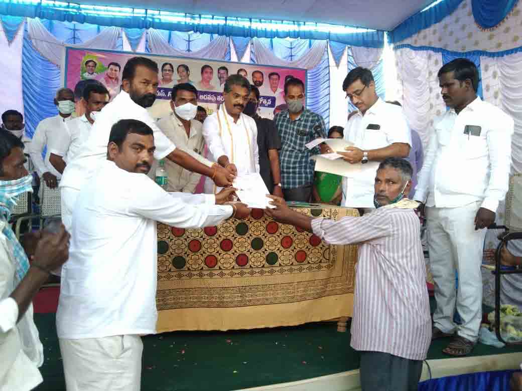 ప్రభుత్వం ప్రతి వ్యక్తిపై శ్రధ్ధ వహిస్తుంది: ఎమ్యెల్యే రాజేందర్ రెడ్డి