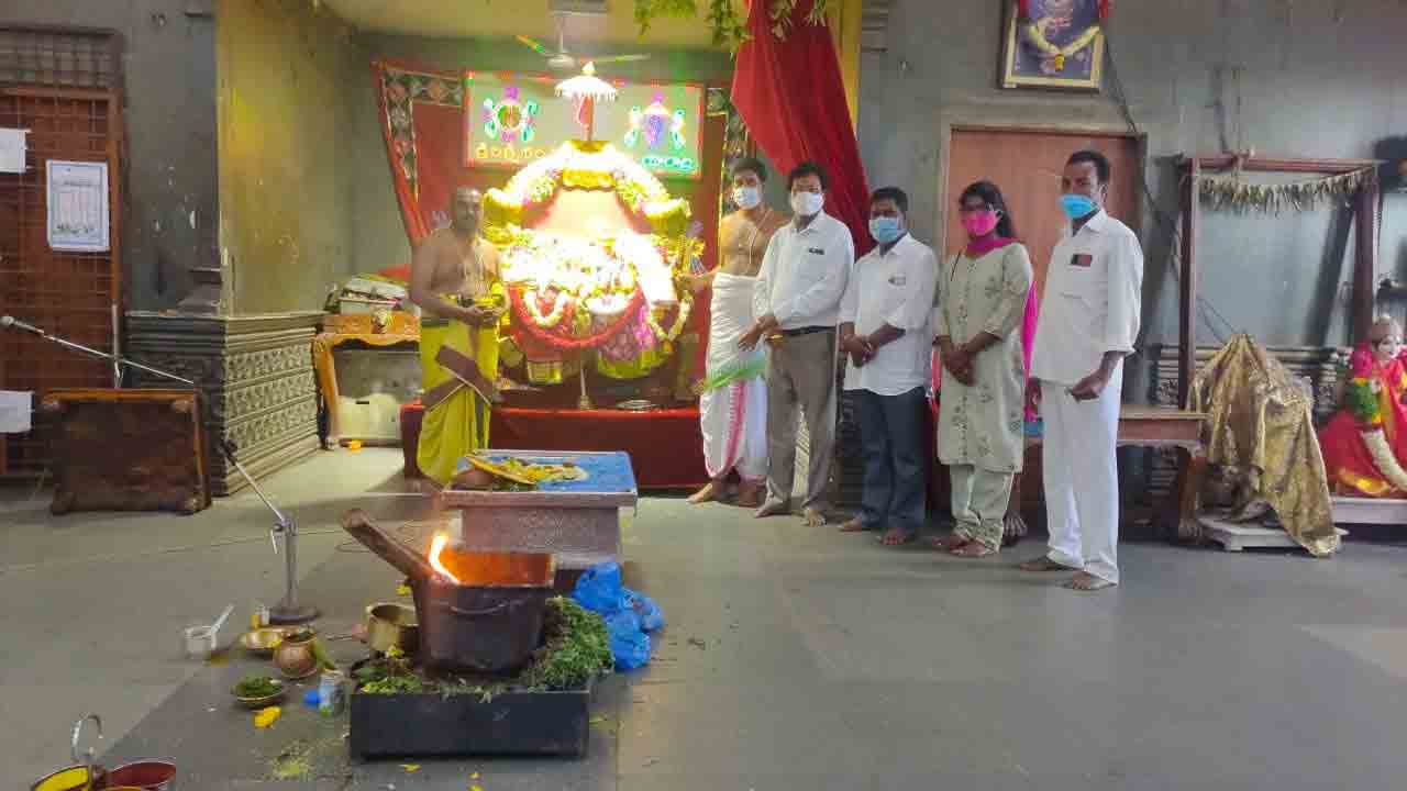 యాదాద్రిలో ఆర్జిత పూజల కోలాహలం