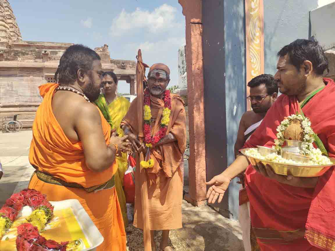 Jogulamba: అలంపూరు క్షేత్రాన్ని దర్శించిన తోగుట పీఠాధిపతి