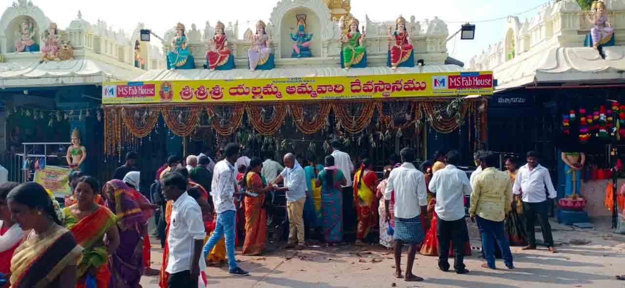 Kanagal: దర్వేశిపురం ఆలయం వద్ద భక్తుల సందడి