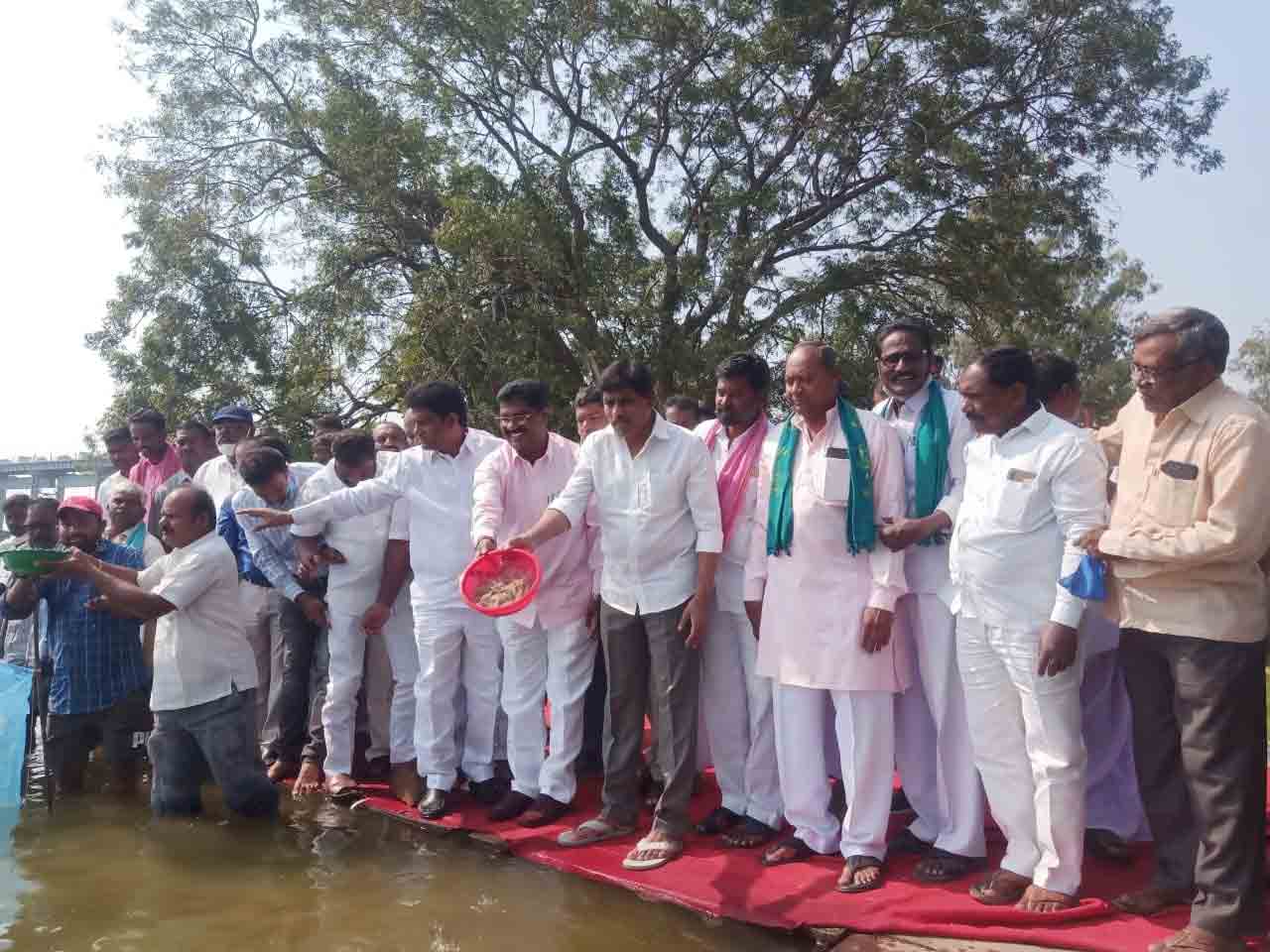 టీఆర్‌ఎస్ ప్రభుత్వం హయాంలో మత్స్యకారులు సంతోషంగా ఉన్నారు..