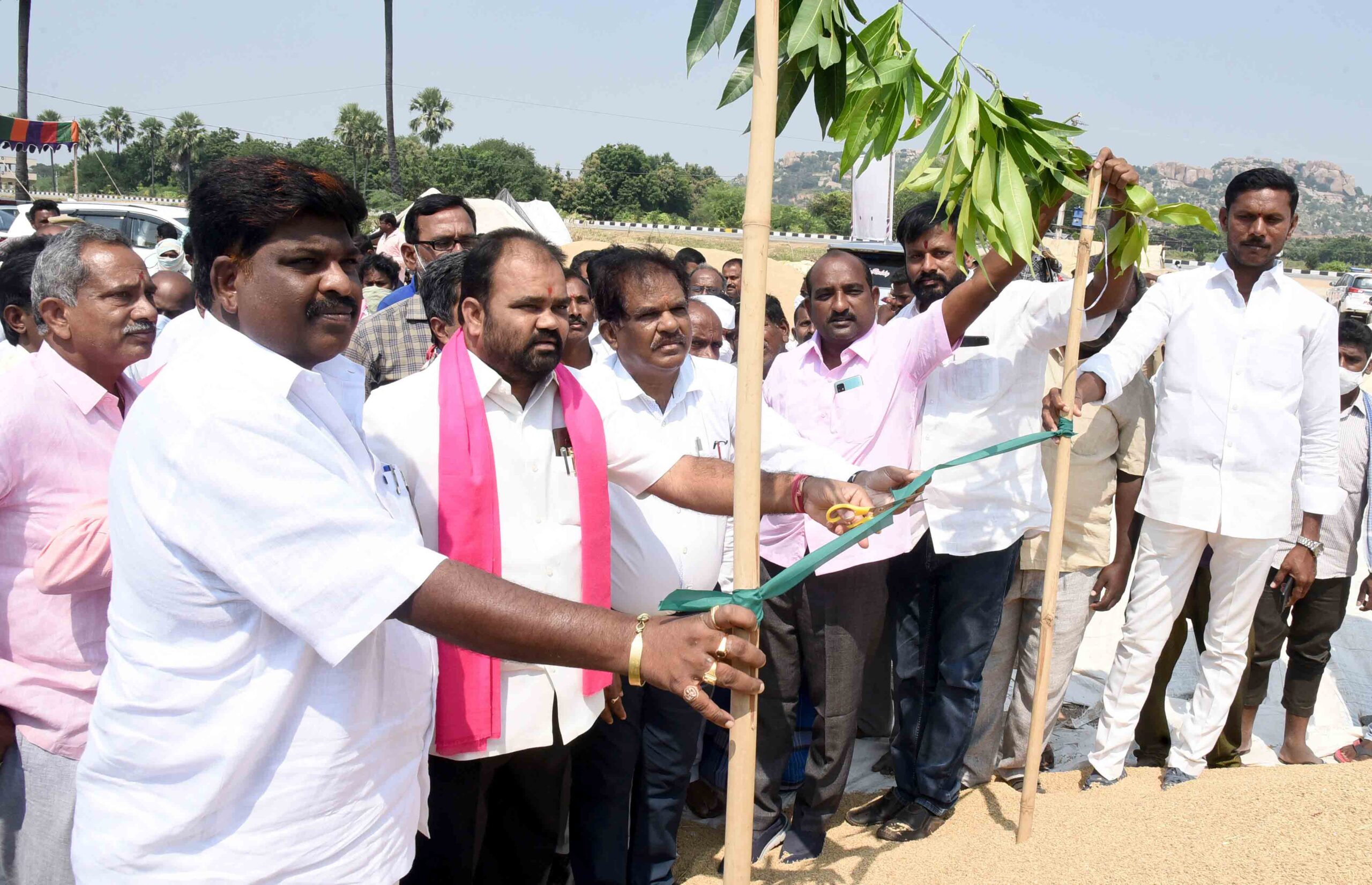 Nalgonda: ధాన్యం మొత్తం కొనుగోలు చేస్తాం: ఎమ్మెల్యే కంచర్ల భూపాల్‌రెడ్డి