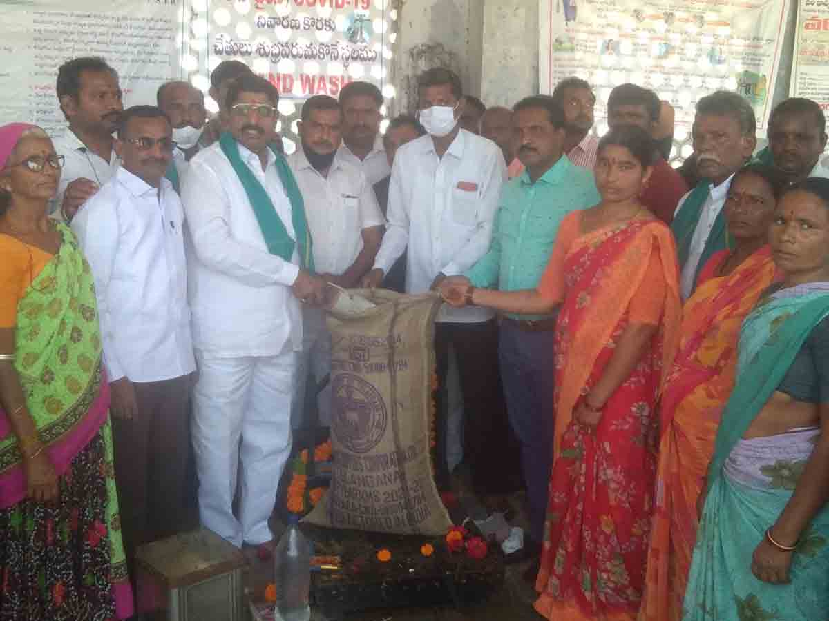 అన్నదాతలు అధైర్యపడోద్దు.. జడ్పీ చైర్మన్‌