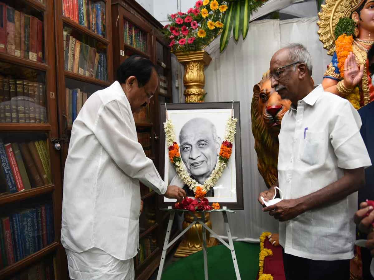 Venkaiah Naidu : ఊరికో గ్రంథాలయం, ఇంటికో స్వచ్ఛాలయం నినాదం కావాలి : వెంకయ్యనాయుడు