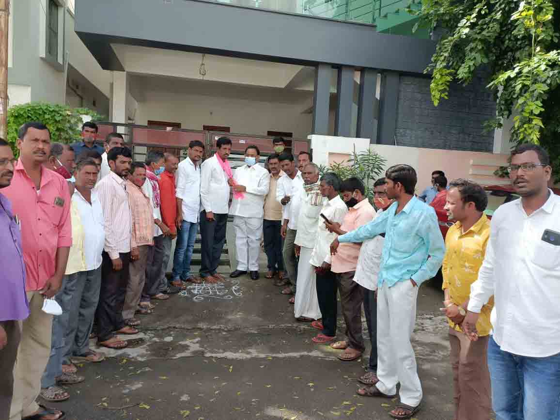 సంస్థాన్ నారాయణపురం: టీఆర్‌ఎస్ పార్టీ బలోపేతానికి కృషి చేయాలి