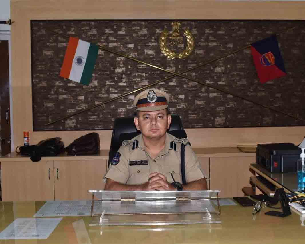 ఉత్సవాలను సంతోషంగా జరుపుకోవాలి