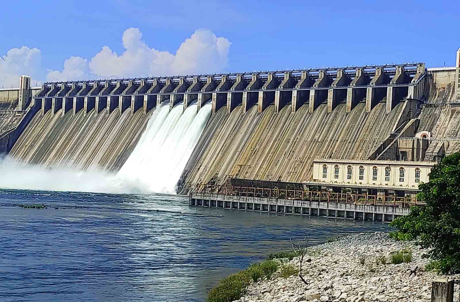 Nagarjuna Sagar: 4 గేట్ల ద్వారా నీటి విడుదల