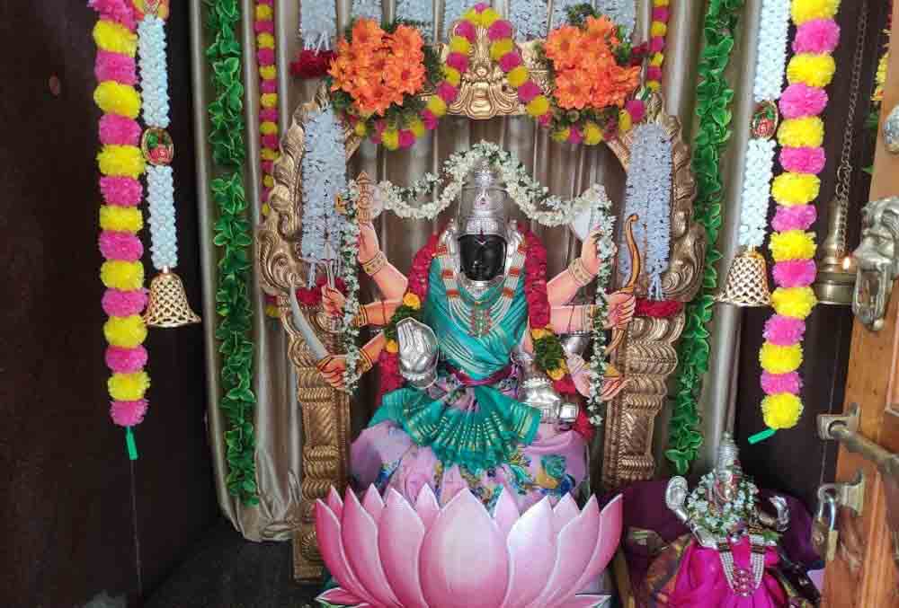 Beachupalli: ధైర్యలక్ష్మిగా అమ్మవారు