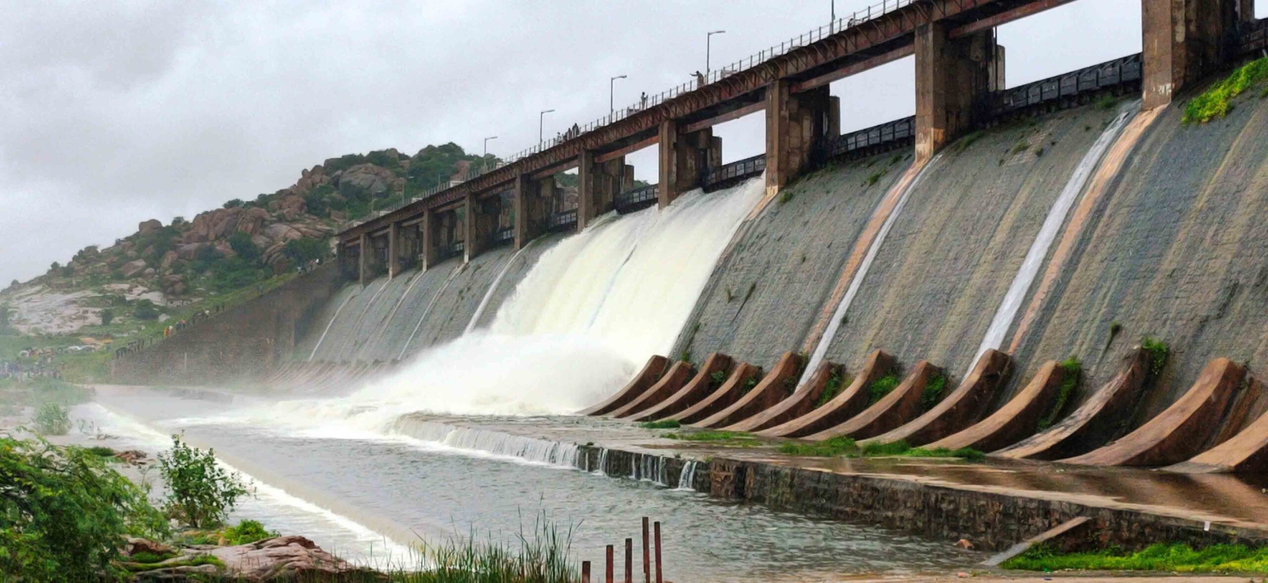 Koilsagar: 2 గేట్ల ద్వారా నీటి విడుదల