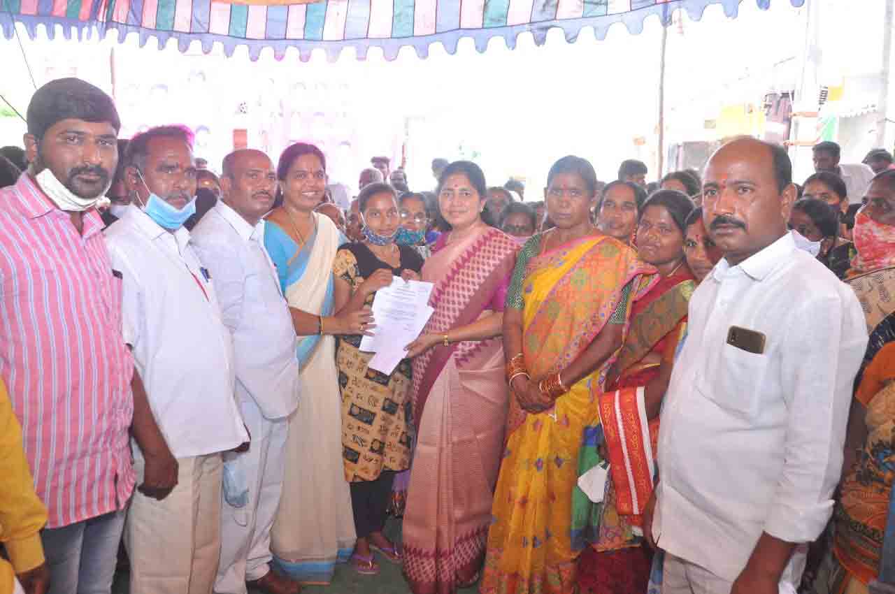 CMRF: నిరుపేదలకు సాయం అందించడం లక్ష్యం: ప్రభుత్వ విప్ గొంగిడి సునీతామహేందర్రెడ్డి