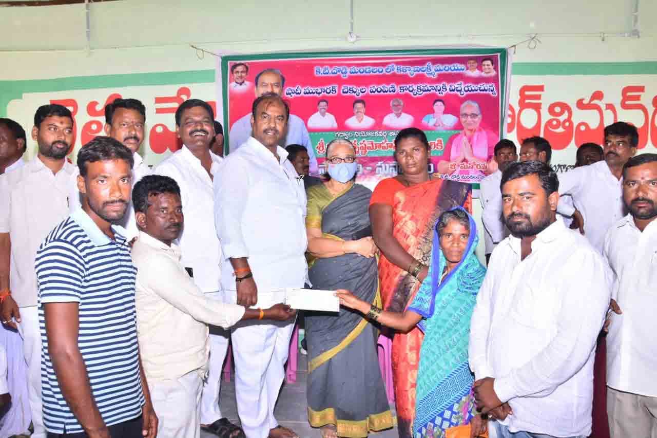 పేదింటి ఆడపడుచులకు అండగా తెలంగాణ ప్రభుత్వం: ఎమ్మెల్యే కృష్ణమోహన్‌రెడ్డి