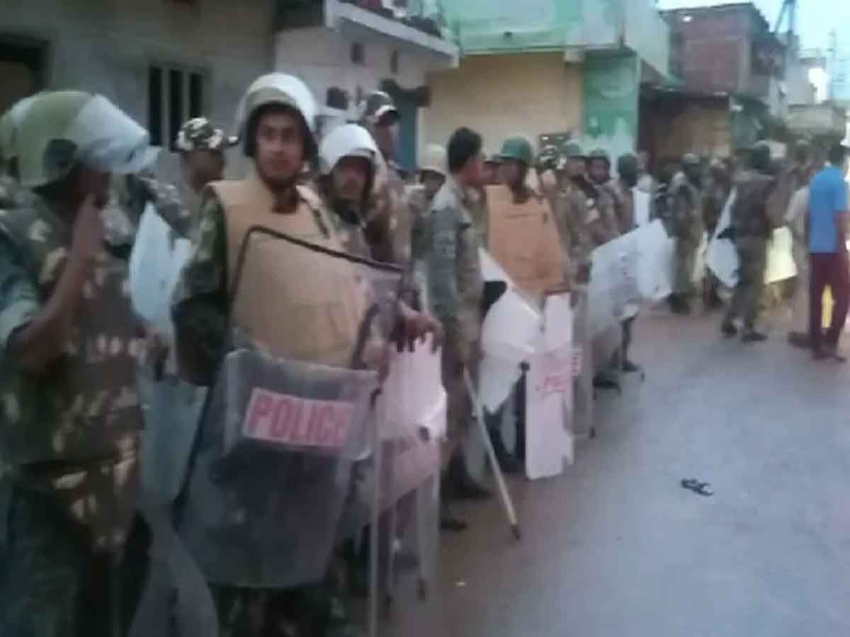 Chhattisgarh tense : ఛత్తీస్‌గఢ్‌లో మతపరమైన జెండాల తొలగింపు, కర్ఫ్యూ విధింపు