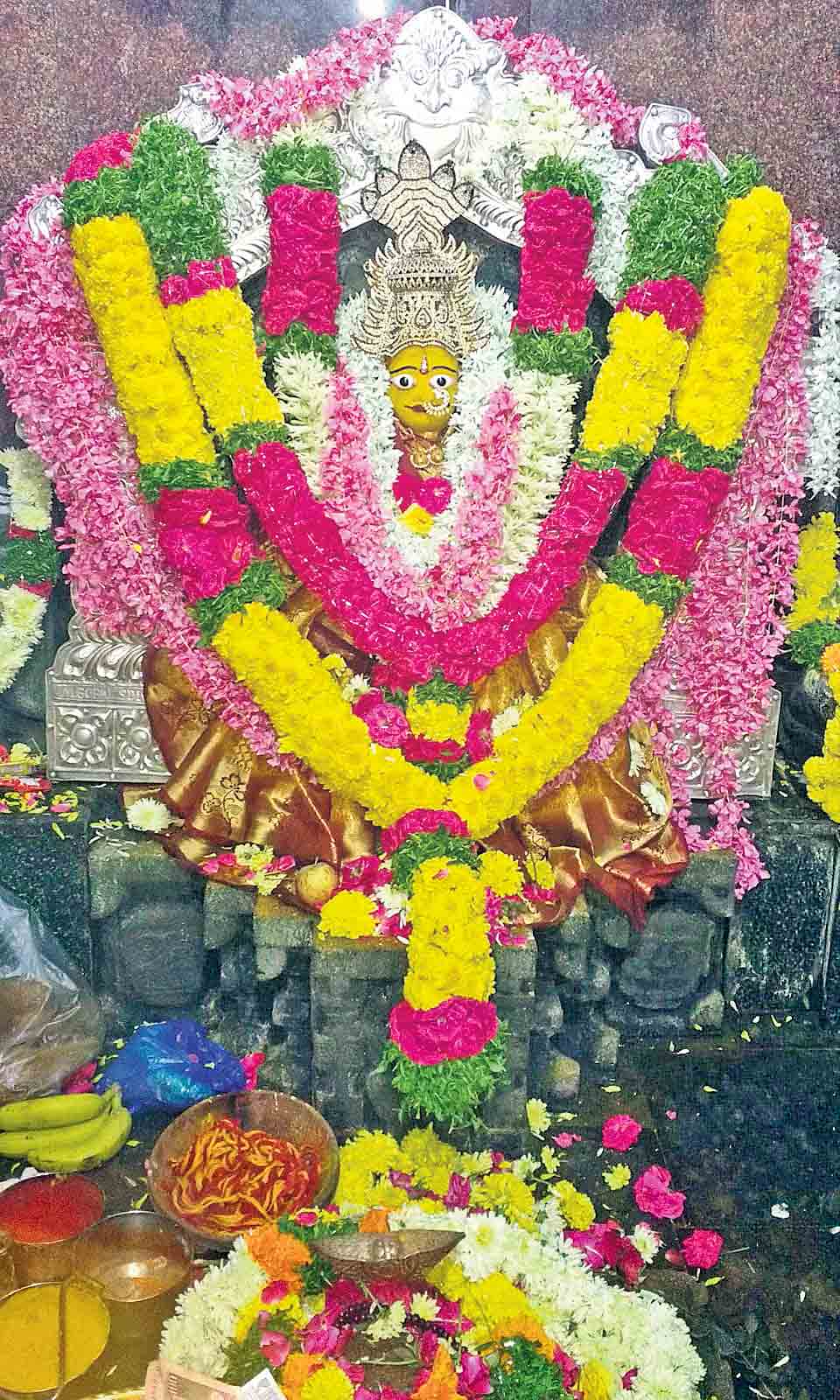 భక్తుల కొంగుబంగారం అంబాభవానీ