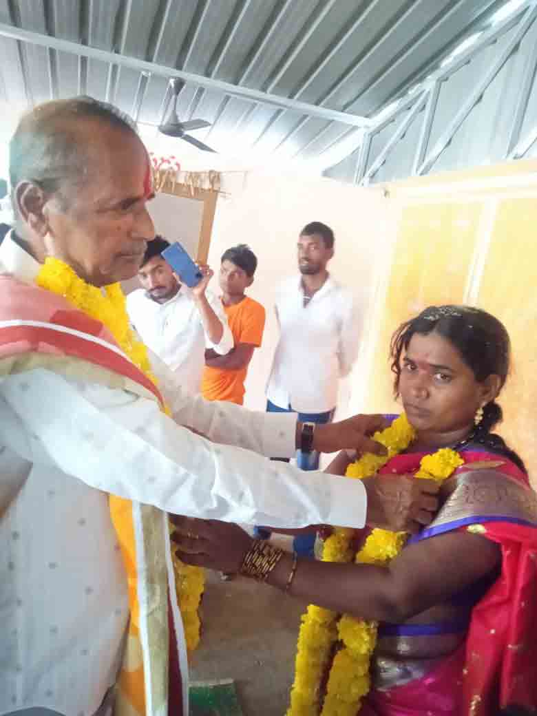 ఆయనకు 73.. ఆమెకు 26.. ఇష్టపడి ఒక్కటయ్యారు..