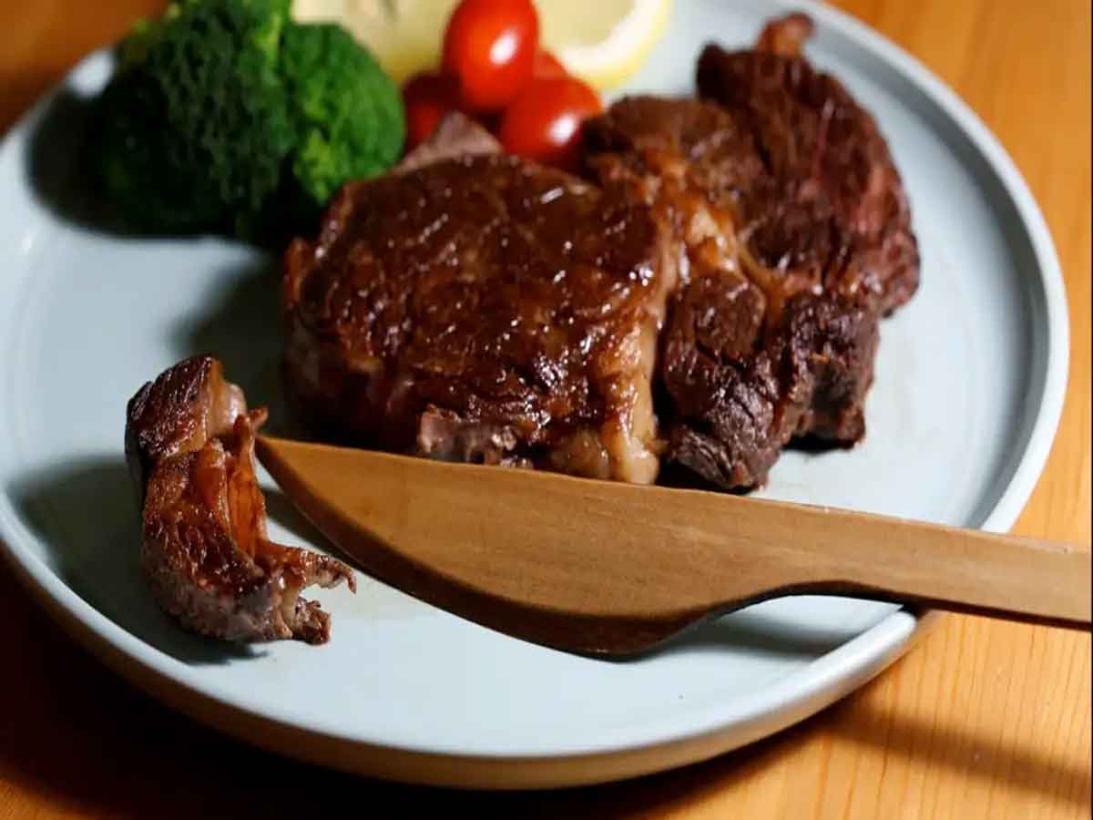 New Kind of Knife : ఈ చెక్క కత్తి .. స్టీల్‌ కత్తి కంటే వెరీ షార్ప్‌ గురూ!