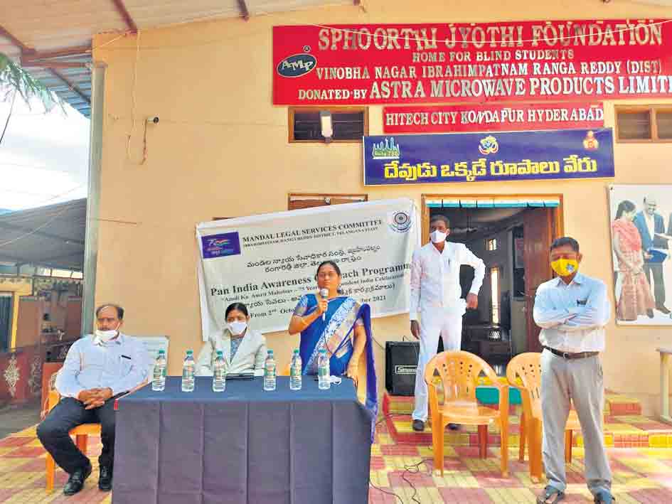 రాజీ మార్గంలోనే సమస్యలు పరిష్కరించుకోవాలి