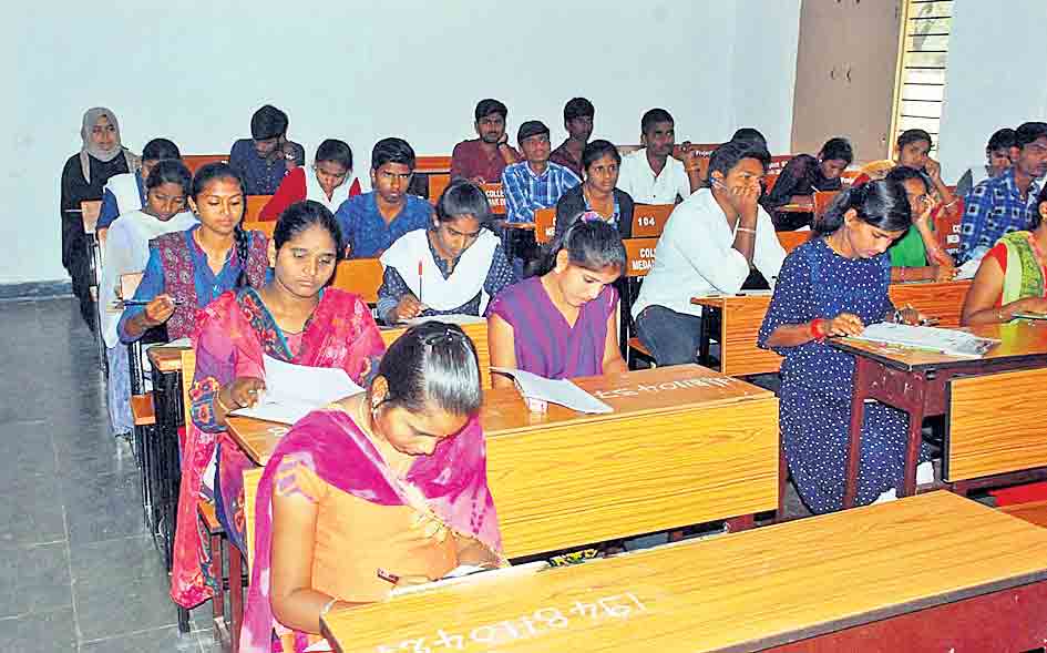 ఫస్టియర్‌ పరీక్షలకు సర్వం సిద్ధం