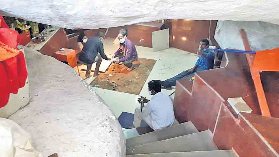 కాగజ్‌ఘాట్‌లో గుప్త నిధుల కలకలం