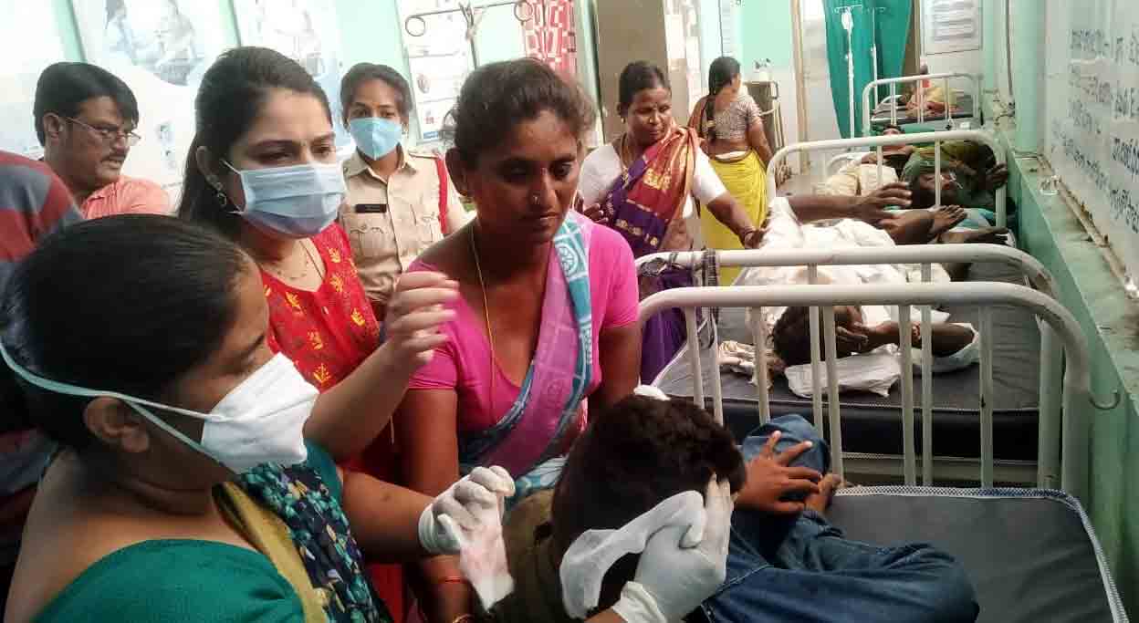 Crime : 163వ జాతీయ రహదారిపై.. వాహనం అదుపుతప్పి..