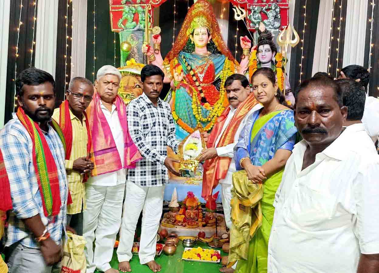 Tandur : బతుకమ్మ, నవరాత్రి ఉత్సవాలను ఆనందంగా జరుపుకోవాలి.. ఎమ్మెల్సీ మహేందర్‌ రెడ్డి