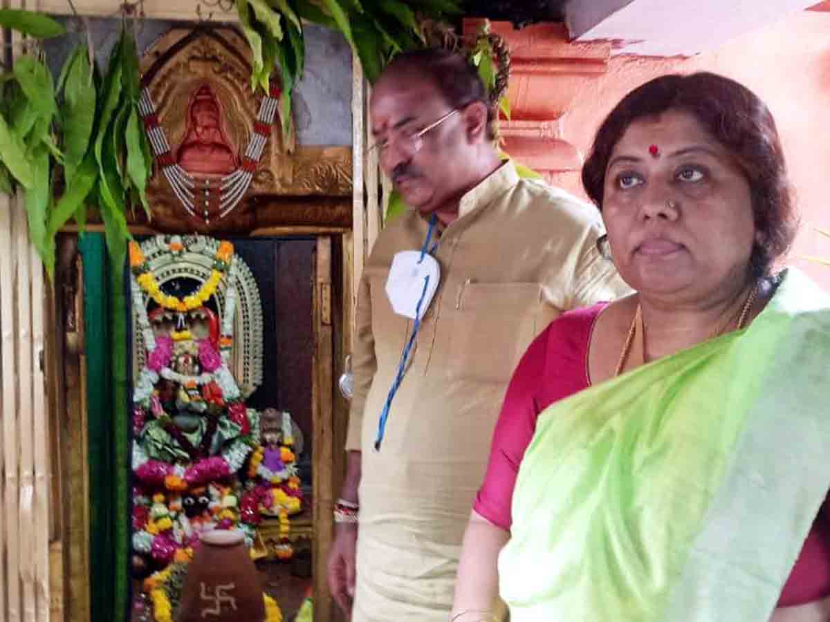 Tandur : అమ్మవారిని దర్శించుకున్న కర్నాటక మంత్రి అరవింద నింబవాళి