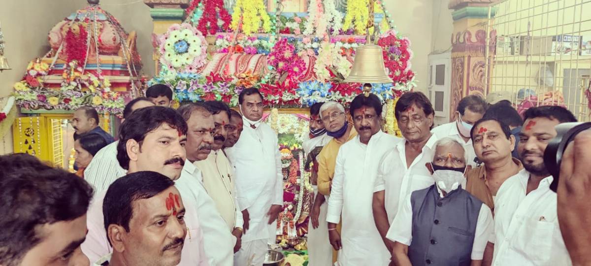 Devi navaratrulu | దుర్గామాత పూజల్లో పాల్గొన్న శాసన మండలి చైర్మన్‌, ఎమ్మెల్సీ ప్రభాకర్‌