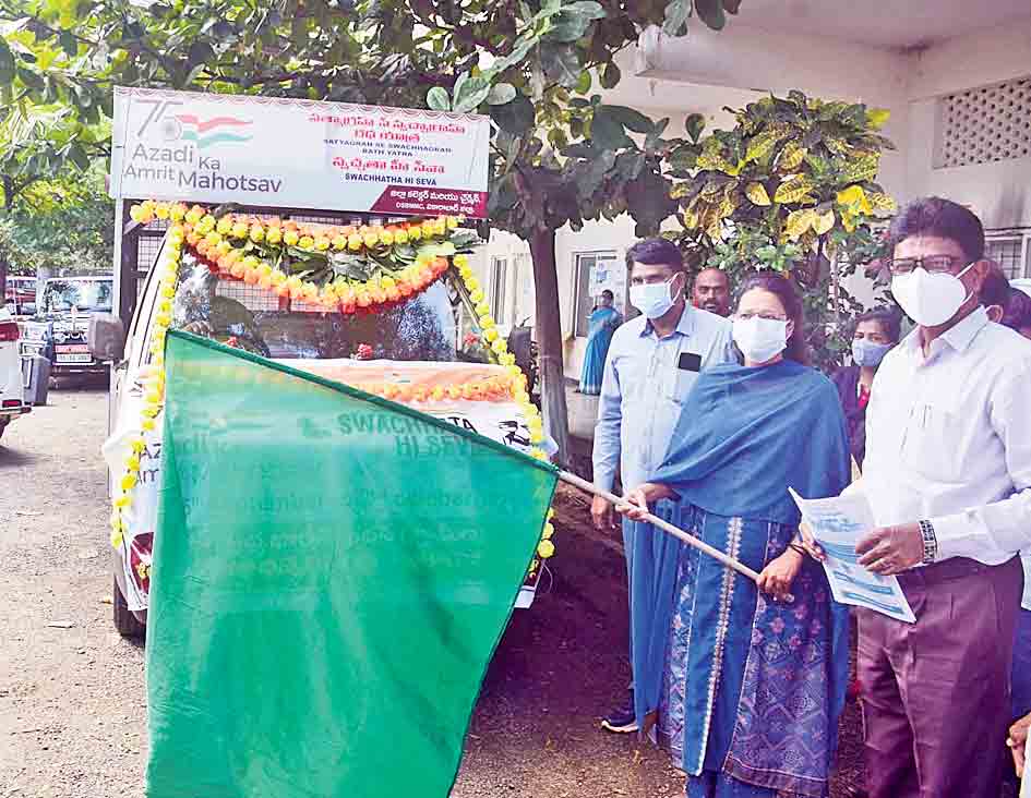 ప్లాస్టిక్‌ వినియోగాన్ని తగ్గించాలి
