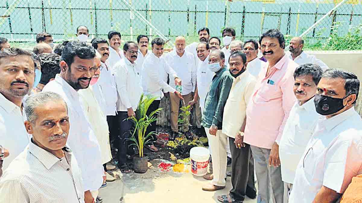 నాటిన ప్రతి మొక్కను సంరక్షించాలి