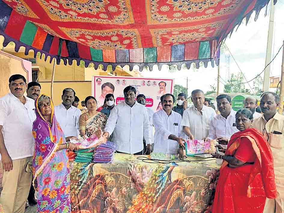 పల్లల్లో పండుగ సందడి