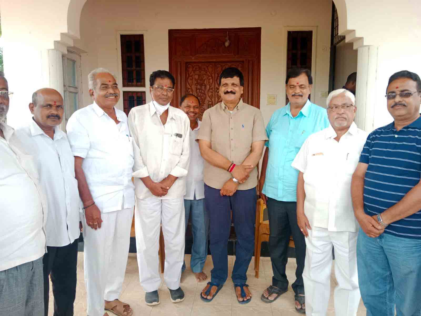 నిజామాబాద్‌లో మల్కాజిగిరి ఎమ్మెల్యేను కలిసిన టీఆర్‌ఎస్ నేతలు..