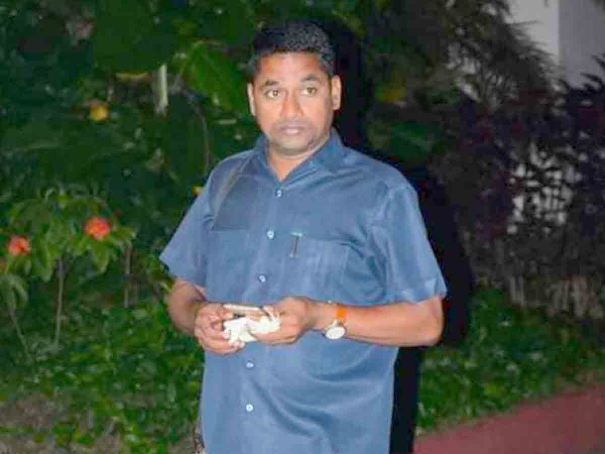 రోడ్డు ప్రమాదంలో కలెక్టర్‌ గన్‌మెన్‌ మృతి