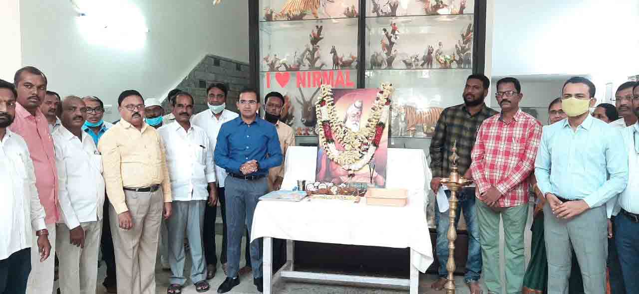 వాల్మీకి జీవితం ఆదర్శప్రాయం.. కలెక్టర్‌ ముషారఫ్‌ అలీ