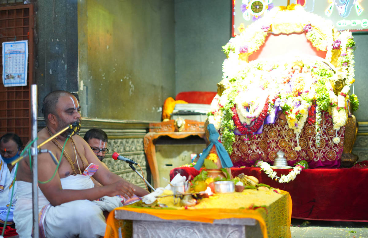 యాదాద్రికి పోటెత్తిన భక్తజనం