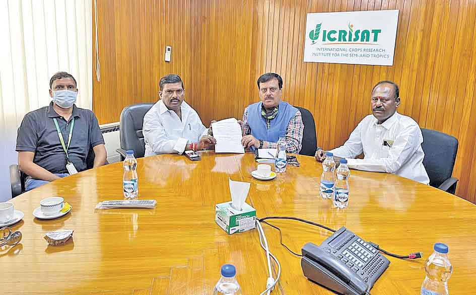 రైతు బృందంతో ఇక్రిశాట్‌లో పర్యటిస్తా