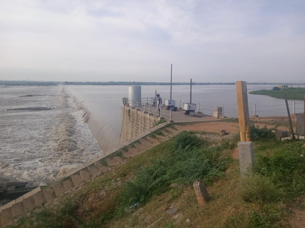 తుంగభద్ర డ్యాంకు కొనసాగుతున్న వరద