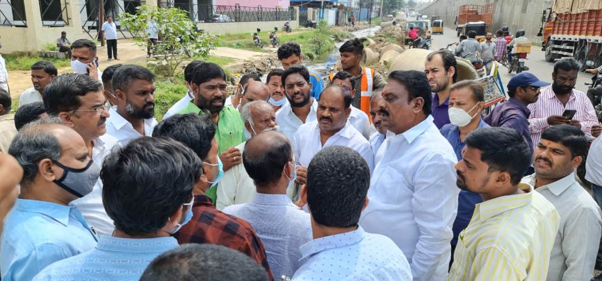 Appa cheruvu | అప్పా చెరువును సందర్శించిన ఎమ్మెల్యే ప్రకాష్‌గౌడ్‌, నేషనల్‌ హైవే అధికారులు