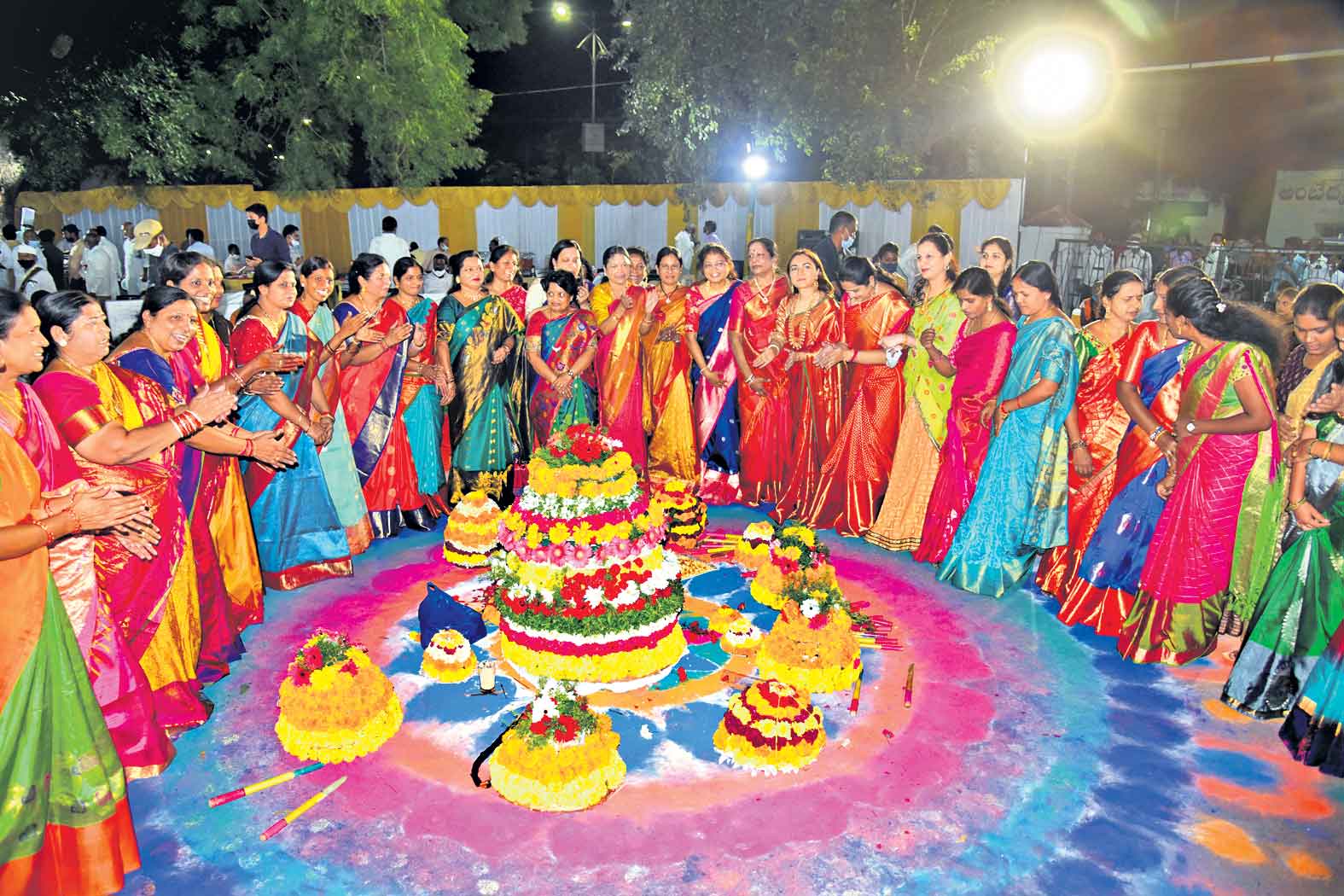 తీరొక్కపూల జాతర..