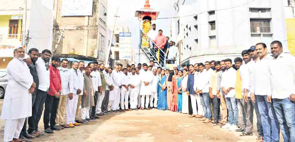 జాతిపితకు ఘన నివాళి