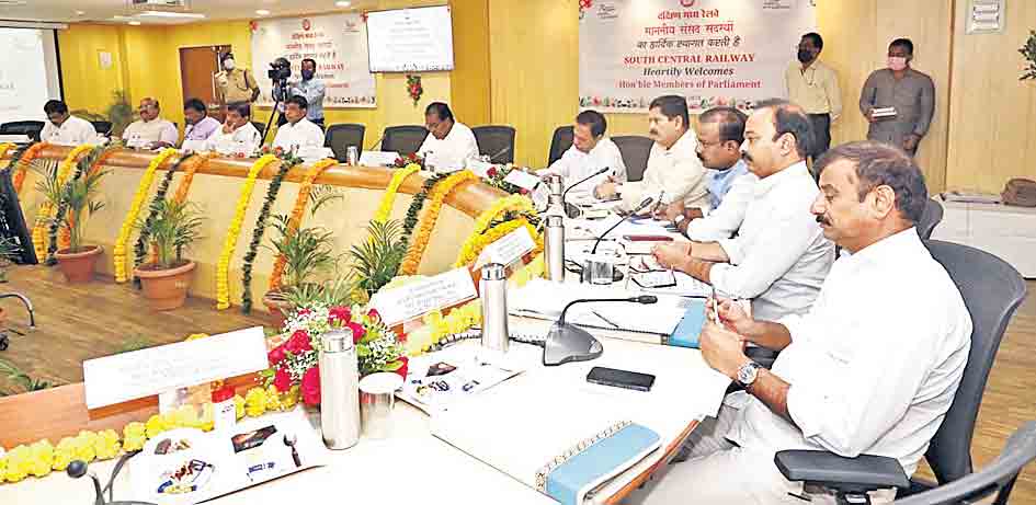 పెండింగ్‌ సమస్యలను పరిష్కరించాలి